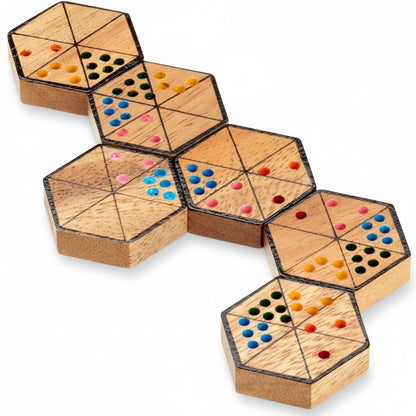 Hexadomino - Gesellschaftsspiel aus Holz mit Dreieckssteinen für 2 bis 6 Personen