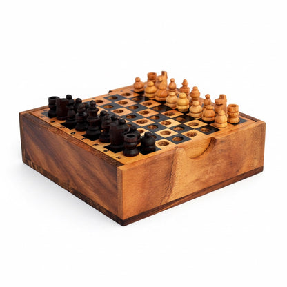 Schachspiel mit Figuren aus Holz - Klassisches Strategiespiel für 2 Personen