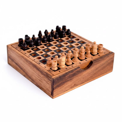 Schachspiel mit Figuren aus Holz - Klassisches Strategiespiel für 2 Personen